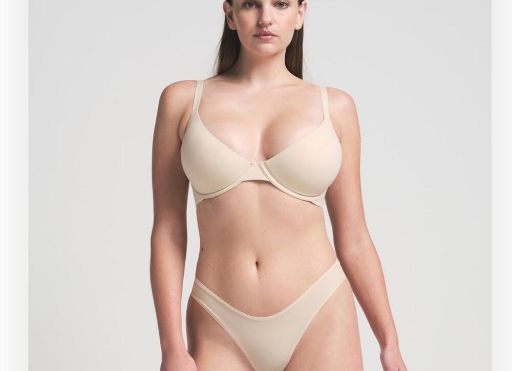 Skims fits everybody scoop plunge bra sand 30B